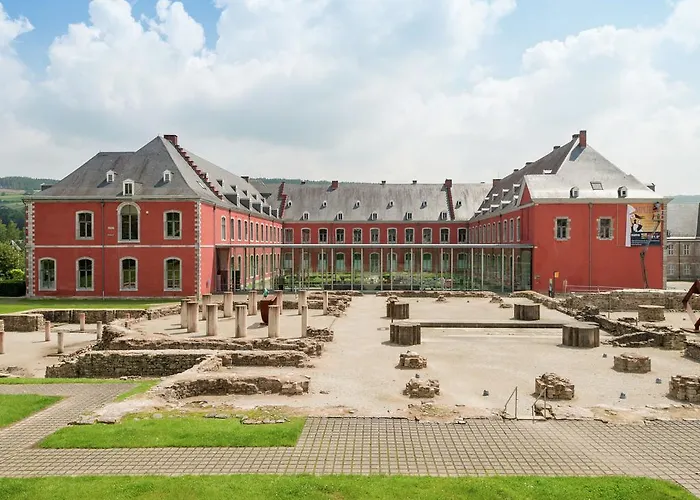 Farm With Lovely Panoramic Views Hébergement de vacances Stavelot